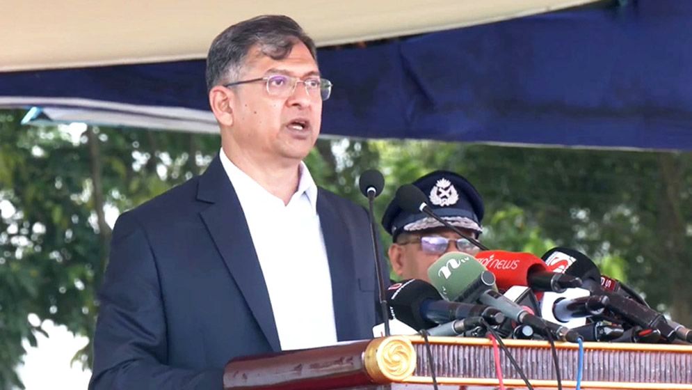 বর্তমান পোশাকে সন্তুষ্ট নয় পুলিশ বাহিনী: স্বরাষ্ট্রমন্ত্রী