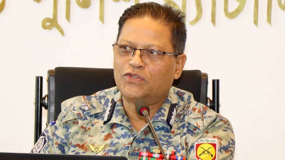 বাড়তি ভাড়া নিলে সরাসরি জানাবেন: আইজিপি