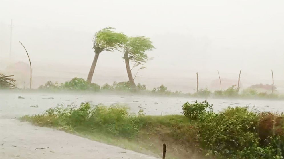 ৬০ কিলোমিটার বেগে ঝড়ের আভাস