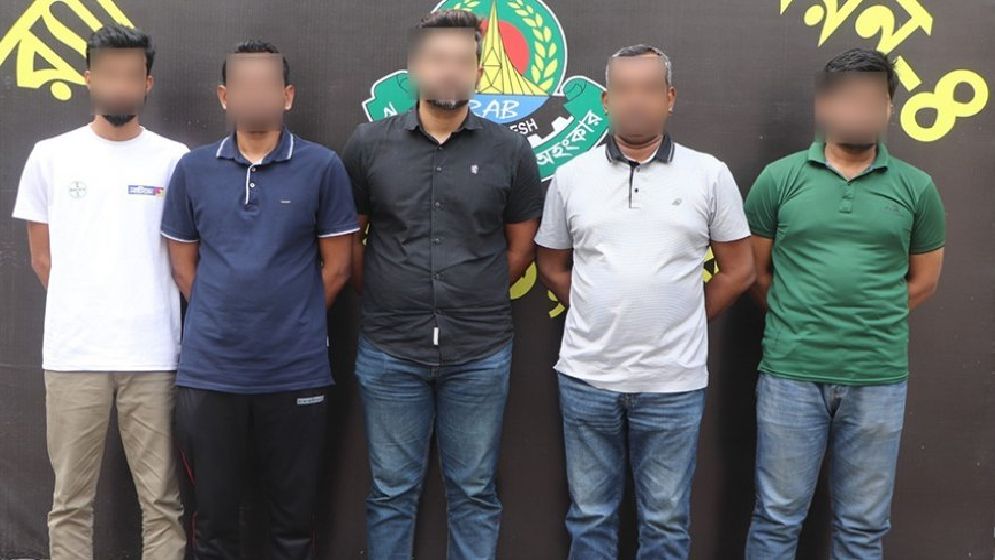 বিদেশি ভুয়া ওয়েবসাইট বানিয়ে প্রতারণা, গ্রেপ্তার ৫ 