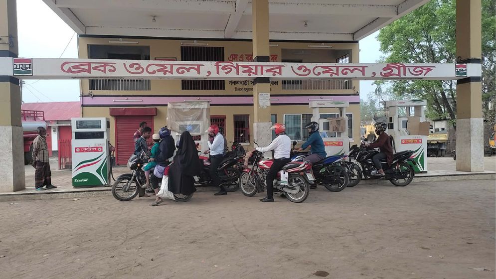 গাইবান্ধায় তীব্র তেল সংকট, সব পাম্প বন্ধ