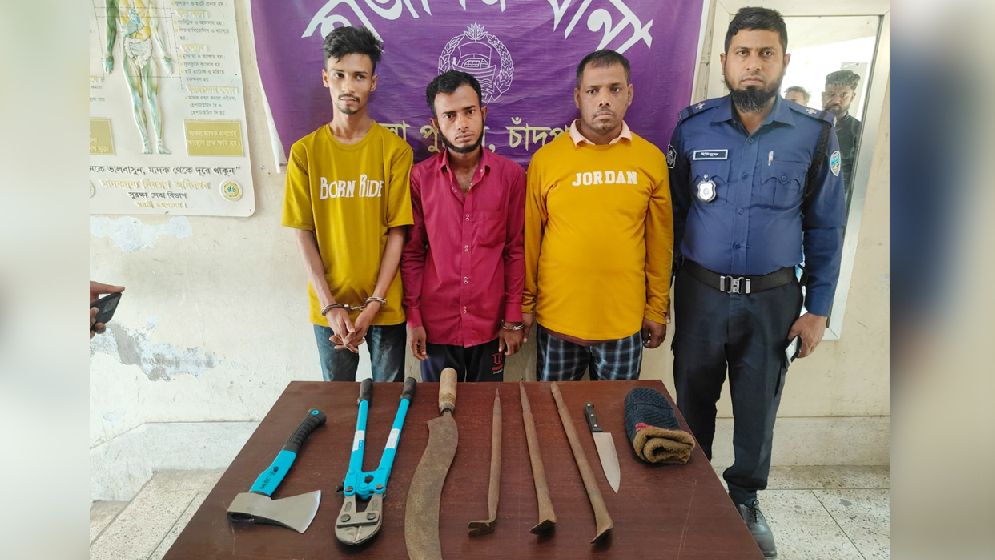 ডাকাতির প্রস্তুতিকালে অস্ত্রসহ গ্রেপ্তার ৩