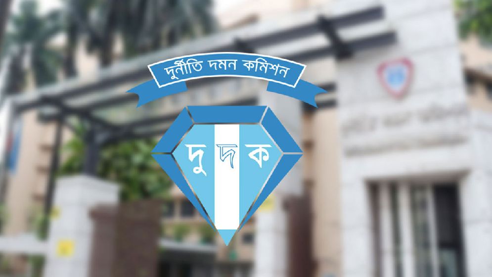 সরকারি জমি বিক্রি করে মামলা খেলেন  সাব-রেজিস্ট্রার