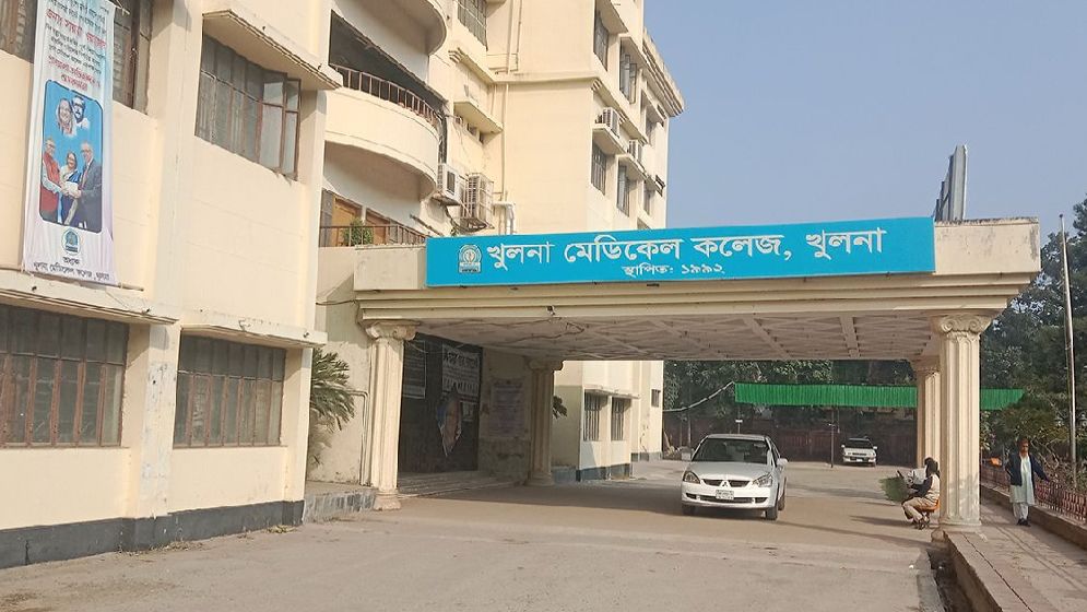 খুলনায় সড়কে রিকশাচালক গুলিবিদ্ধ