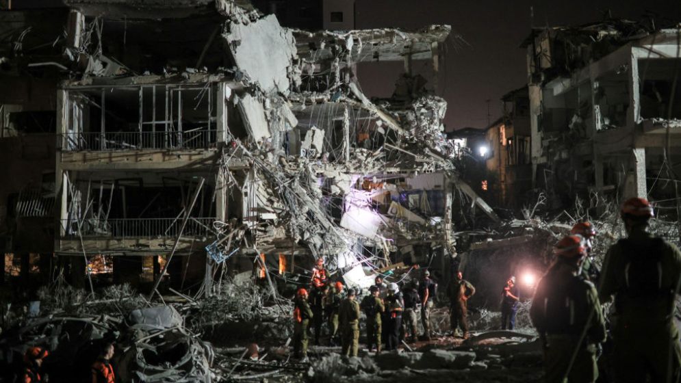 ইসরায়েলের সেনা-সদরদপ্তর ও পরমাণু বিদ্যুৎকেন্দ্রে হামলা