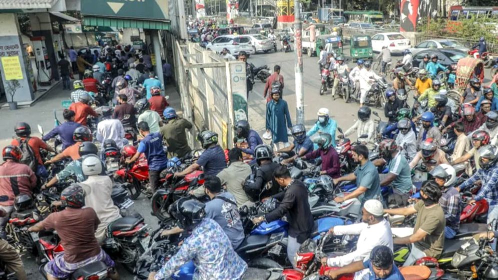 নতুন পদ্ধতিতে আজ থেকে জ্বালানি তেল বিক্রি 