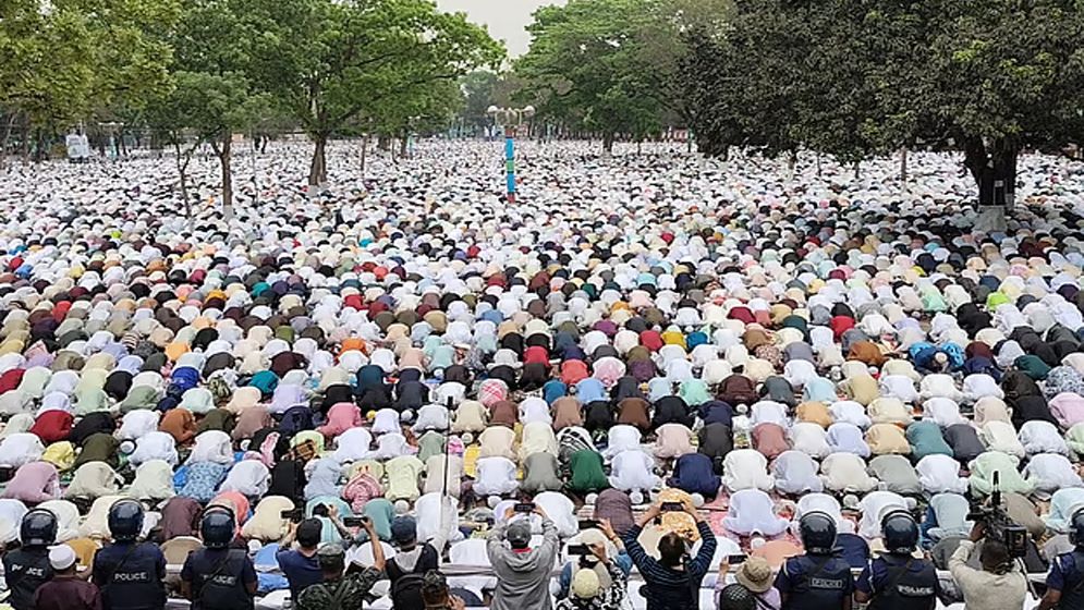 শোলাকিয়ায় ঈদের জামাতে জনসমুদ্র