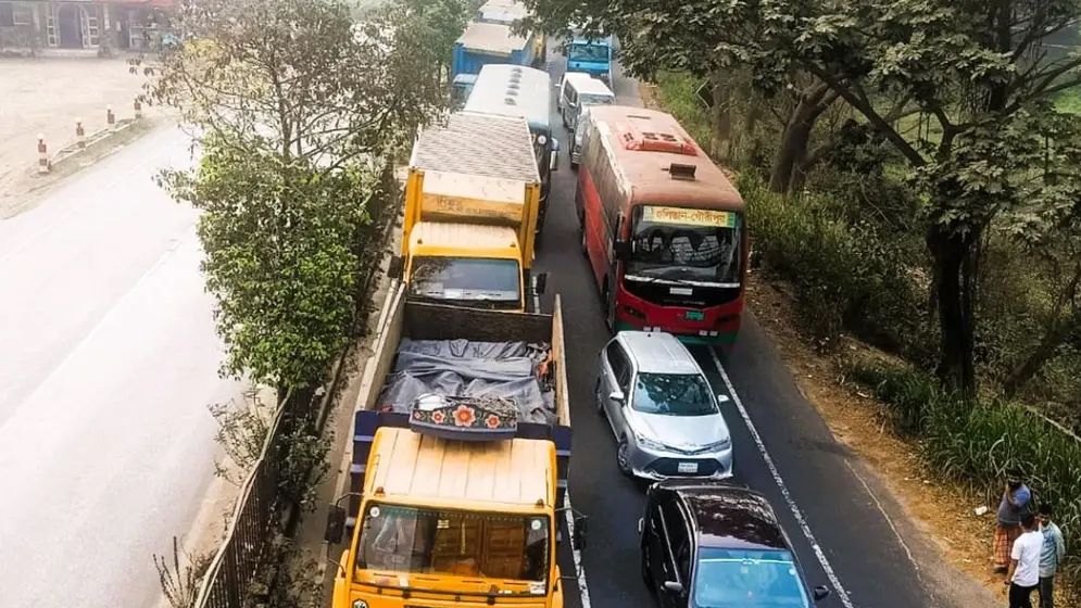 ঢাকা-চট্টগ্রাম মহাসড়কে তীব্র যানজট