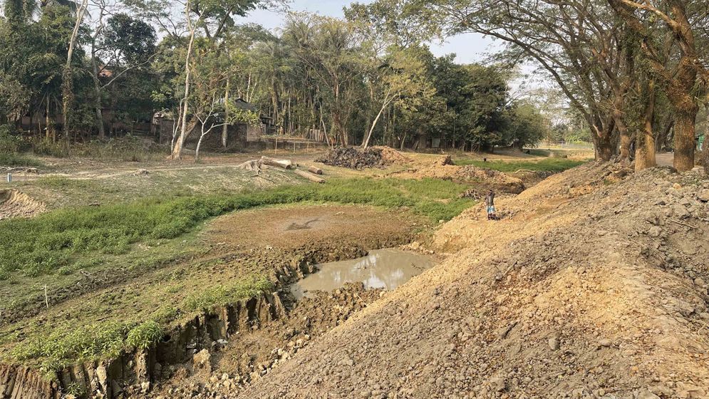 নবীগঞ্জে খাল খনন নিয়ে পুকুর চুরির অভিযোগ