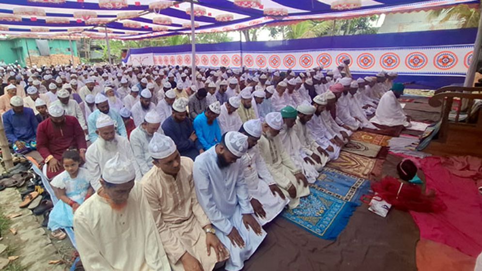 বরিশালে ৭০ মসজিদে ঈদের নামাজ আদায়