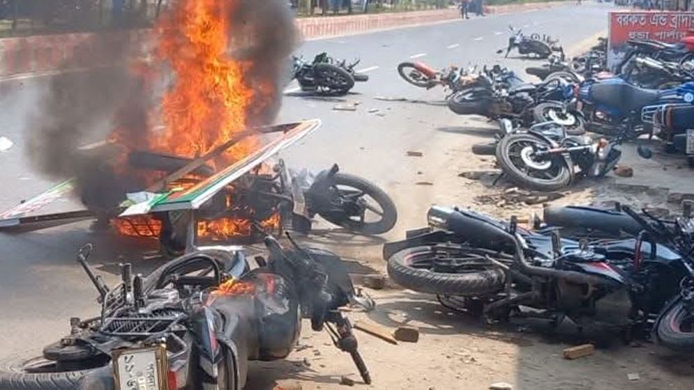 ঈশ্বরদীতে বিএনপির দুই গ্রুপের সংঘর্ষে অ্যাডিশনাল এসপিসহ আহত ৩০ 