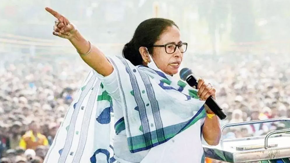 বাড়াবাড়ি করলে দিল্লির সরকার ফেলে দেবো