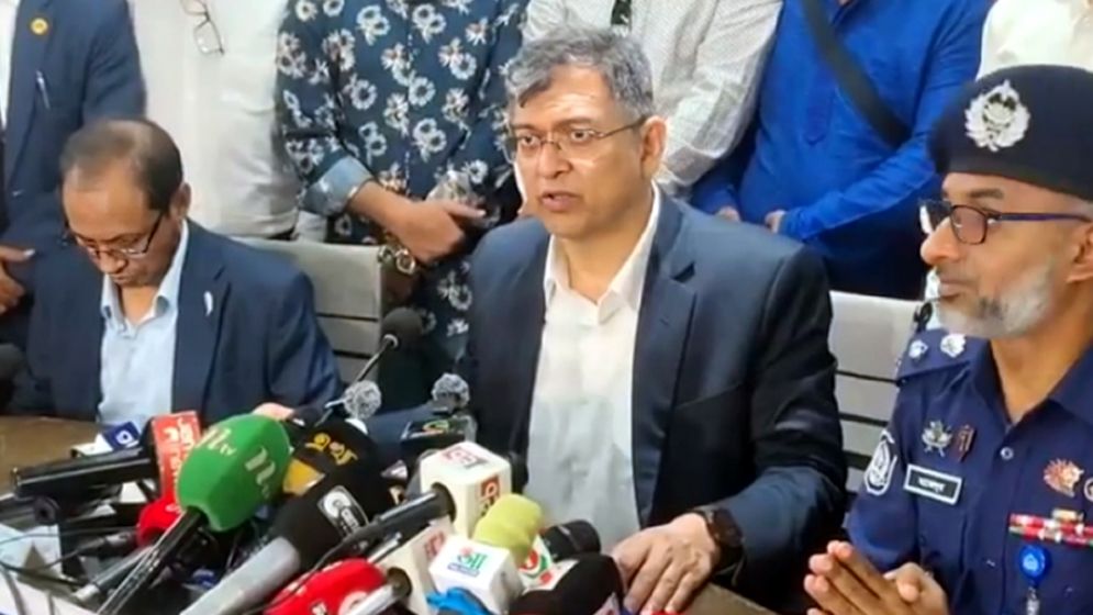 শহীদ হাদি হত্যার আসামিদের দেশে আনার কাজ চলছে: স্বরাষ্ট্রমন্ত্রী  