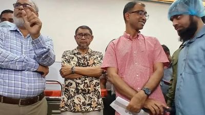 আকস্মিক অভিযানে গিয়ে হাসপাতাল সিলগালা করলেন স্বাস্থ্যমন্ত্রী