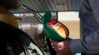 আমেরিকায় জ্বালানি তেলের দাম ৪ বছরে সর্বোচ্চ
