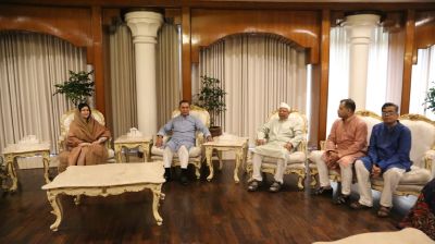 যমুনায় প্রধানমন্ত্রীর সাথে ঈদের শুভেচ্ছা বিনিময় করলেন ড. ইউনূস