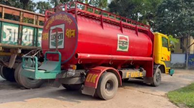 ট্রাকভর্তি জ্বালানি তেলসহ আটক ৫