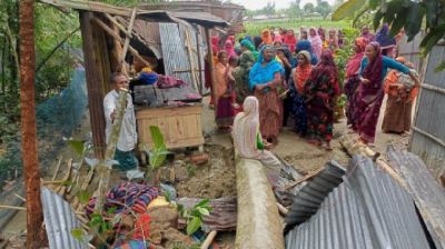 কালবৈশাখি ঝড়ে গাছচাপায় প্রান গেল নারীর