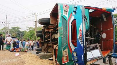 ঈদের দিনে বাস উল্টে প্রাণ গেল এক ব্যক্তির