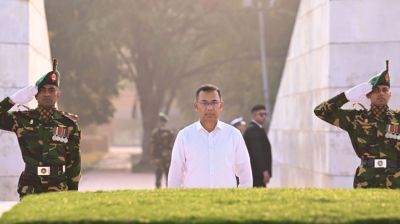 স্মৃতিসৌধের পর জিয়াউর রহমান ও খালেদা জিয়ার সমাধিতে প্রধানমন্ত্রীর শ্রদ্ধা