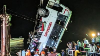 ডুবে যাওয়া বাস থেকে ১৪ লাশ উদ্ধার, নিহত বেড়ে ১৬