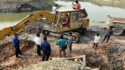 সিংগাইরে অবৈধ মাটিকাটা বন্ধে মোবাইল কোর্টের অভিযান