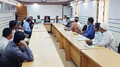 ঈশ্বরদীতে বিএনপি-জামায়াত নেতাদের ভিজিএফ কার্ড ভাগাভাগি