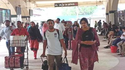 ঈদের ছুটি শেষে রাজধানীতে ফিরছেন কর্মজীবীরা 