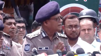 ‘বিভিন্ন এলাকায় অবৈধ কাউন্টার থেকে যাত্রী ওঠায় যানজট বাড়ছে’  