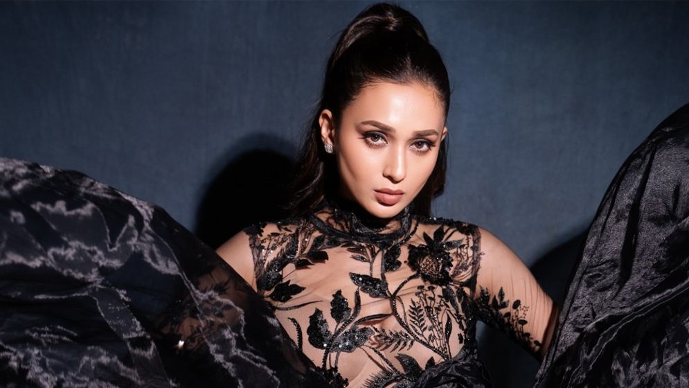 মিমি চক্রবর্তীর বিরুদ্ধে মামলা