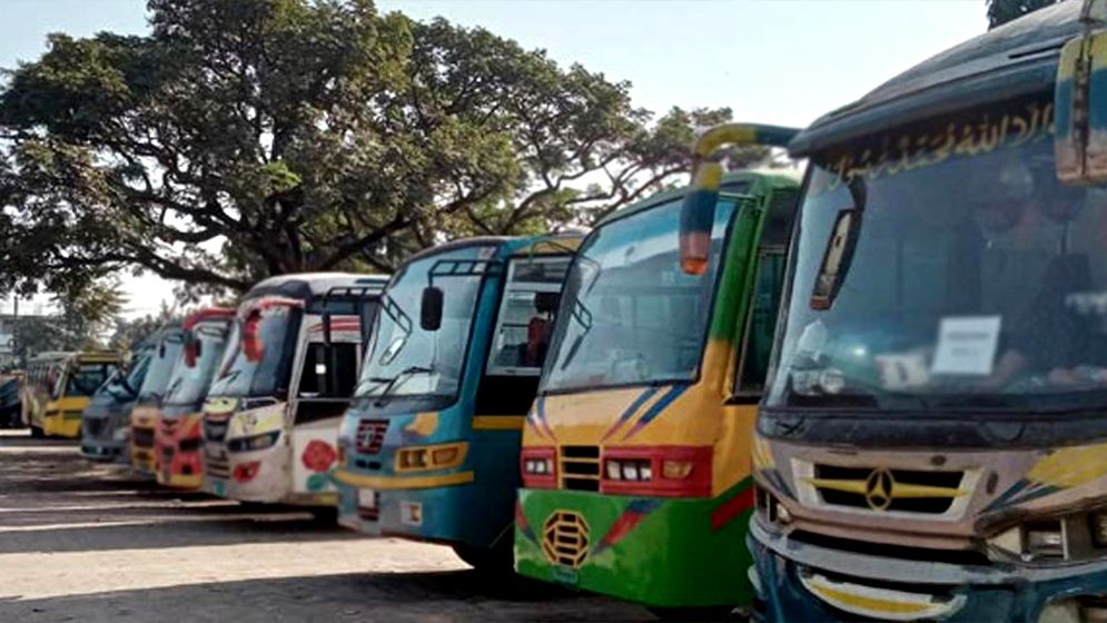 চাঁপাইনবাবগঞ্জ থেকে বাস চলাচল বন্ধ, ভোগান্তিতে যাত্রীরা