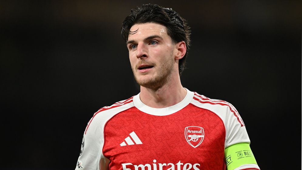 রেফারির সিদ্ধান্তে ক্ষুব্ধ রাইস