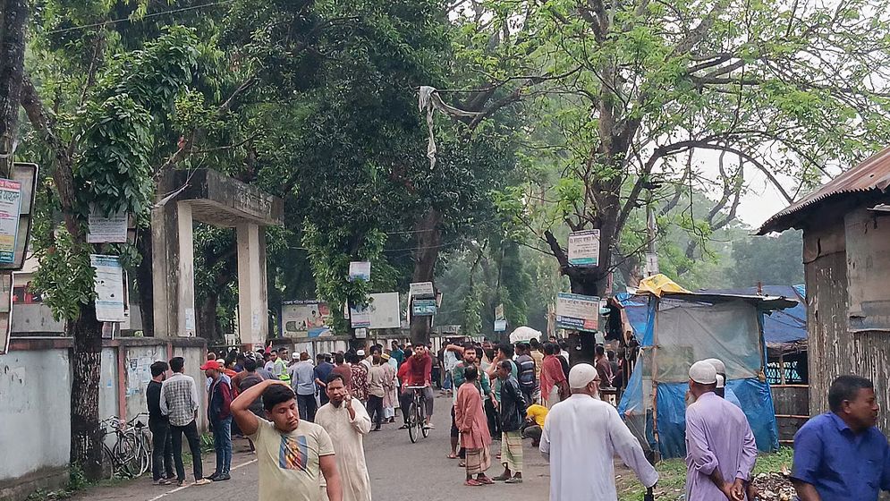 ফেসবুক পোস্ট ঘিরে ছাত্রদল-শিবির সংঘর্ষে আহত ৬