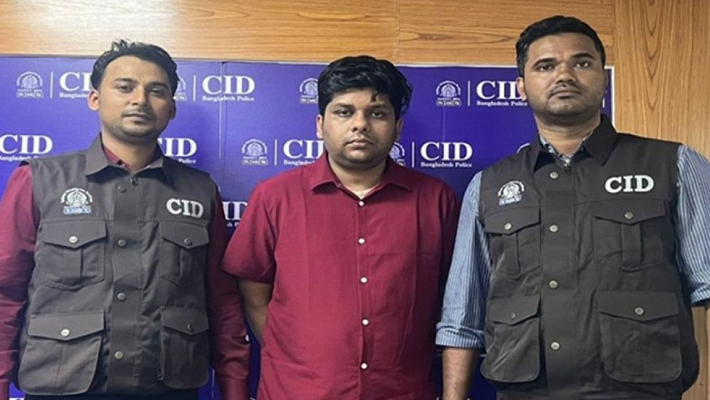 ব্ল্যাকমেইলের অভিযোগে শিক্ষার্থী গ্রেফতার