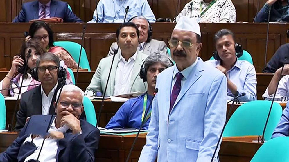 ‘প্রতিবেশীর সঙ্গে সম্পর্ক স্বামী-স্ত্রীর নয়, বন্ধুত্বের’ 