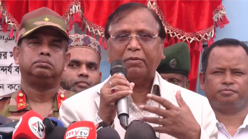 ফুটপাত ব্যবসায় কর্তৃপক্ষের লাইসেন্স নিতে হবে