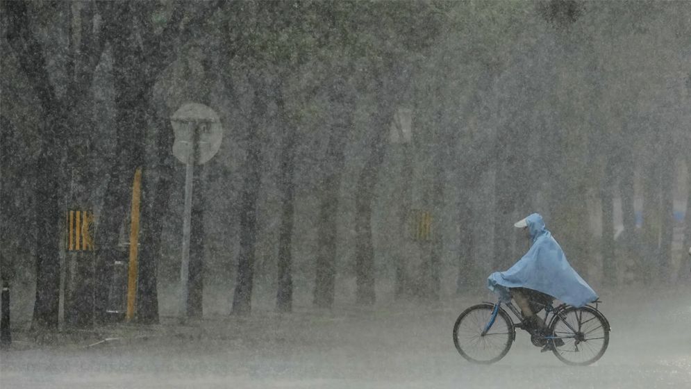 টানা ৪ দিন ৮ বিভাগে ভারী বর্ষণ, ভূমিধসের শঙ্কা