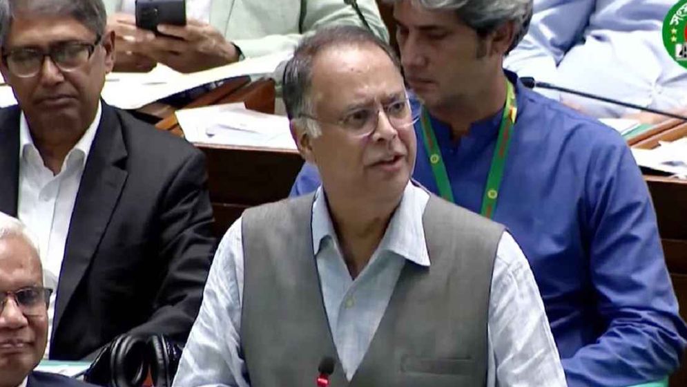 পেট্রোলের লাইন নেই, কমেছে লোডশেডিং