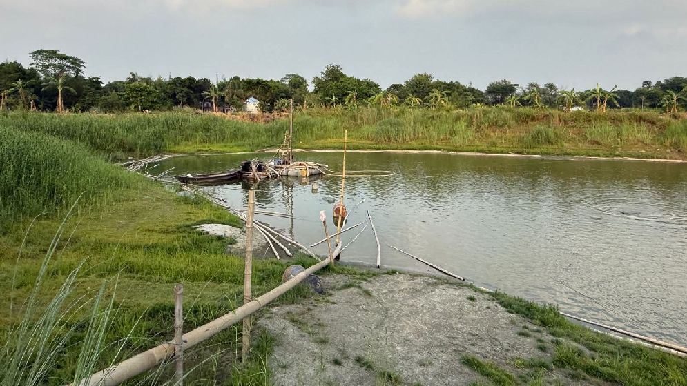 অবৈধভাবে মাটি কাটার দায়ে জরিমানা