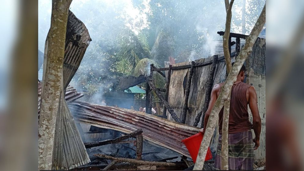 অগ্নিকাণ্ডে বসতঘর পুড়ে ছাই