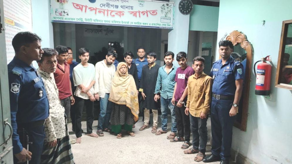 মাদকবিরোধী অভিযানে দাদি-পুত্র-নাতিসহ গ্রেপ্তার ১২