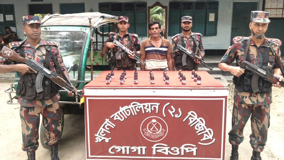 সীমান্তে বিপুল পরিমাণ মাদকসহ আটক ১ 