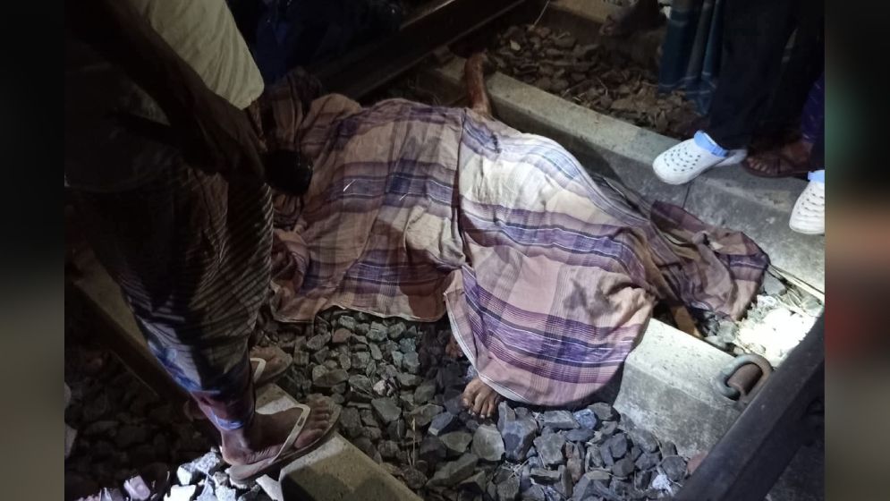 ট্রেনের সামনে ঝাপ দিয়ে ব্যবসায়ীর আত্মহত্যা 