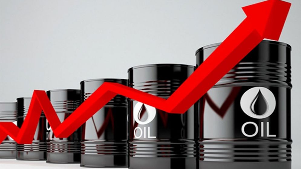 ট্রাম্পের হুঁশিয়ারির পর আরো বাড়ল তেলের দাম