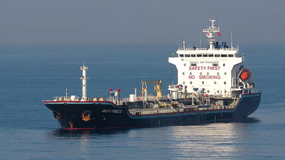 জেট ফুয়েল নিয়ে জাহাজ চট্টগ্রাম বন্দরে, ডিজেল নিয়ে পথে দুটি