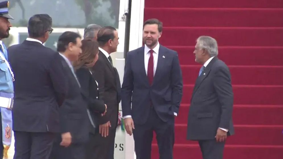 ইরানের সঙ্গে শান্তি আলোচনায় বসতে পাকিস্তানে মার্কিন ভাইস প্রেসিডেন্ট ভ্যান্স  