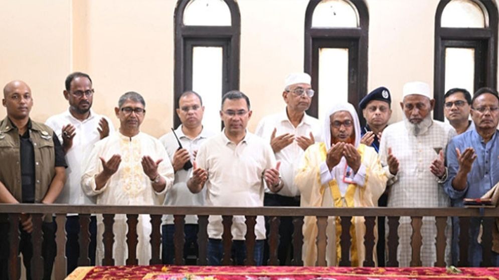 ভাসানীর কবর জিয়ারত করলেন প্রধানমন্ত্রী
