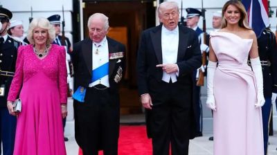 ট্রাম্পকে সাবমেরিনের ঘণ্টা উপহার দিলেন ব্রিটেনের রাজা  