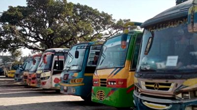 চাঁপাইনবাবগঞ্জ থেকে বাস চলাচল বন্ধ, ভোগান্তিতে যাত্রীরা