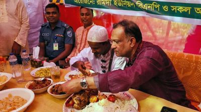 ১৭ বছরের প্রতিজ্ঞা ভেঙে অবশেষে ভাত খেলেন ইনু মিয়া